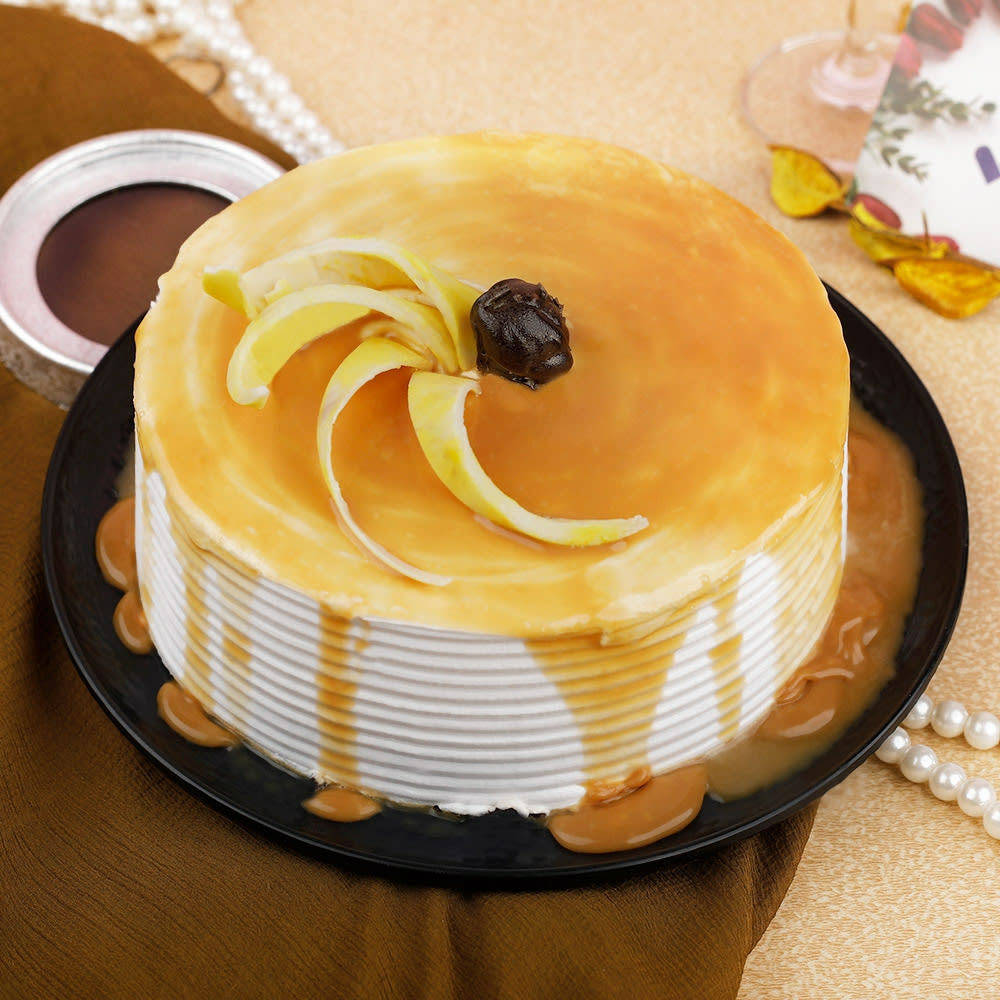 Vanilla Caramel Cake with decoration